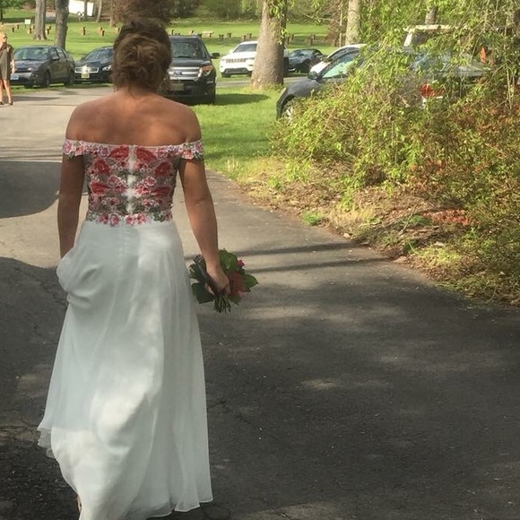 Prom dress - Picture 2 of 8